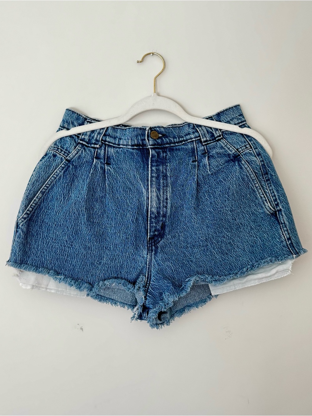 Vintage Sunset Blues Cut Off Denim Shorts, Medium Wash Blue – Size 14 (4 / 6)